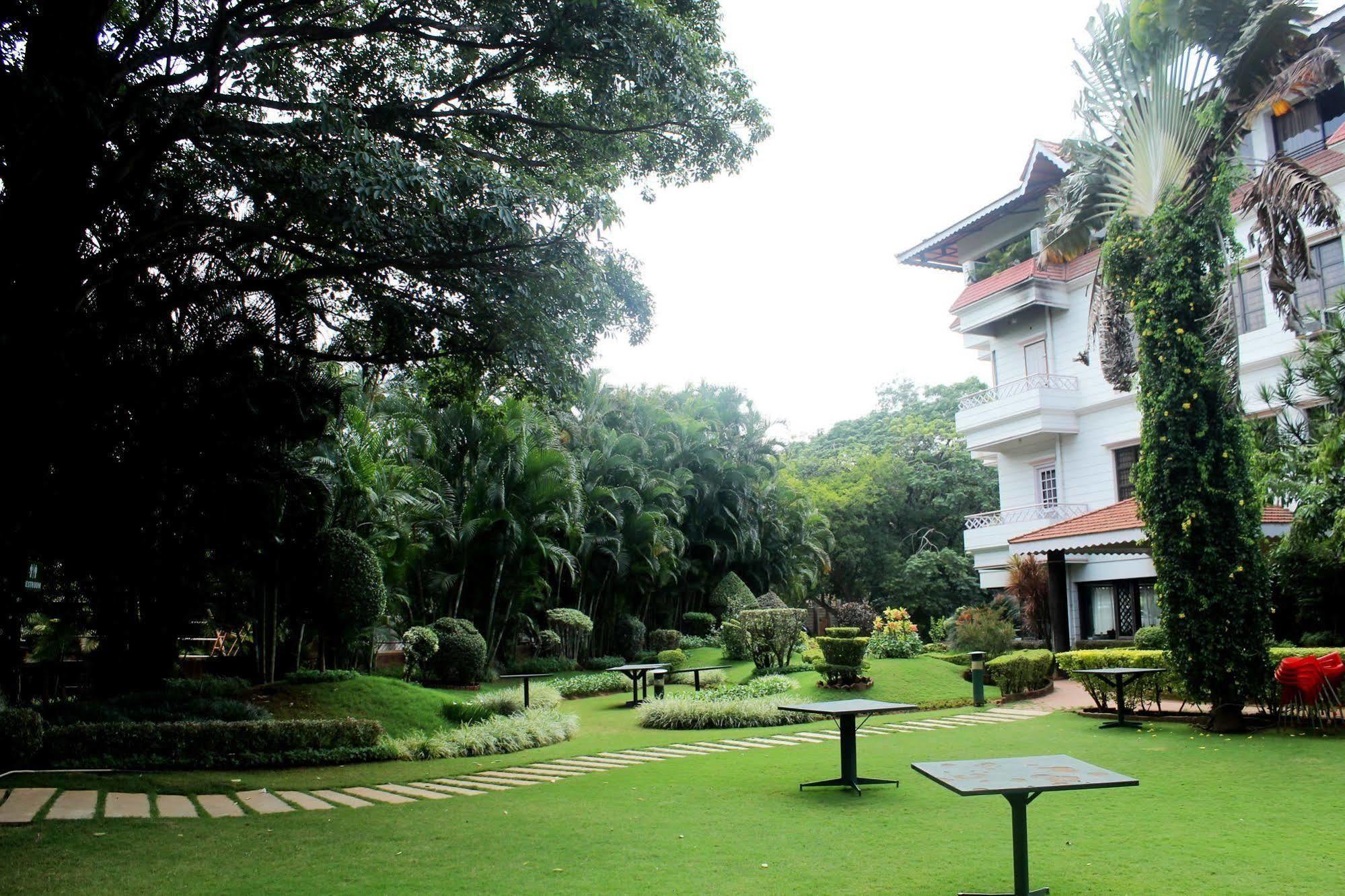 Treebo Trend Royal Inn Mysore Exteriör bild